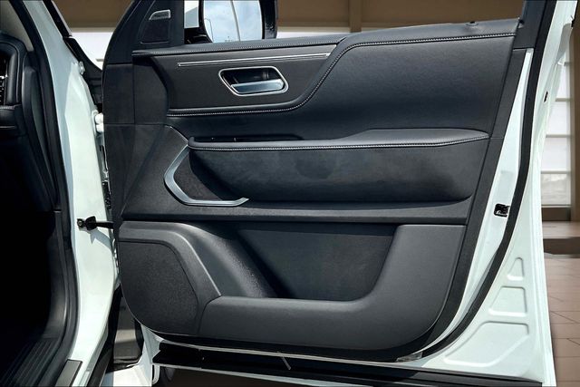 2026 Infiniti QX80 Luxe photo 24