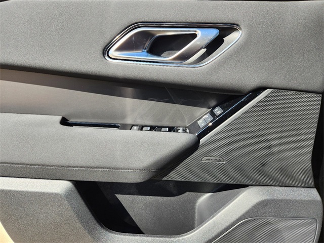 2025 Land Rover Range Rover Velar SE photo 17