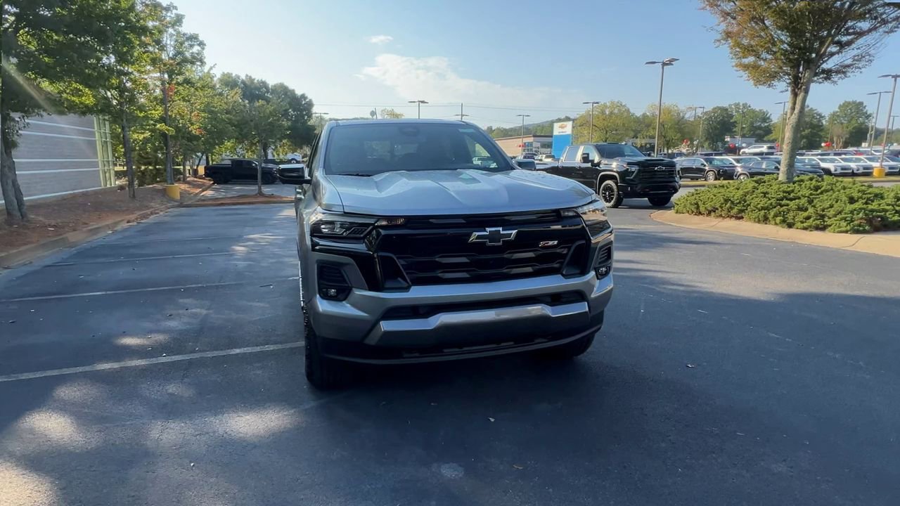 2025 Chevrolet Colorado Z71 photo 2