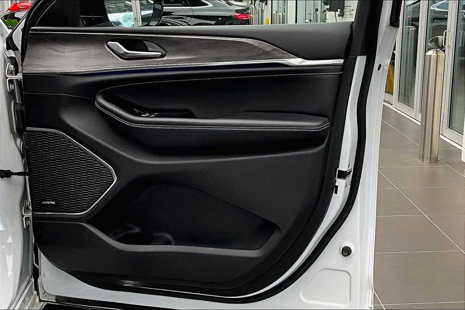 2022 Jeep Grand Cherokee Overland photo 21