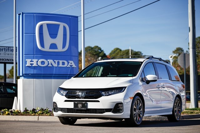 2025 Honda Odyssey Touring's photo