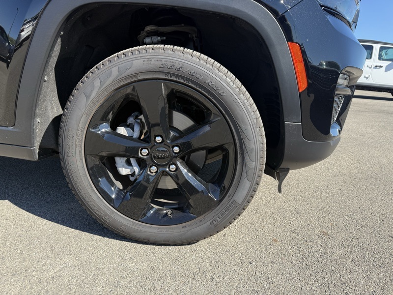 2025 Jeep Grand Cherokee Limited Sport photo 3