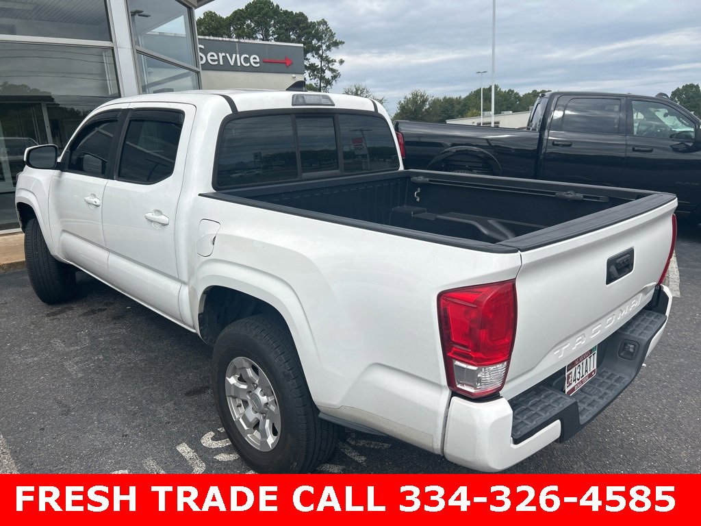 2017 Toyota Tacoma SR5 photo 2
