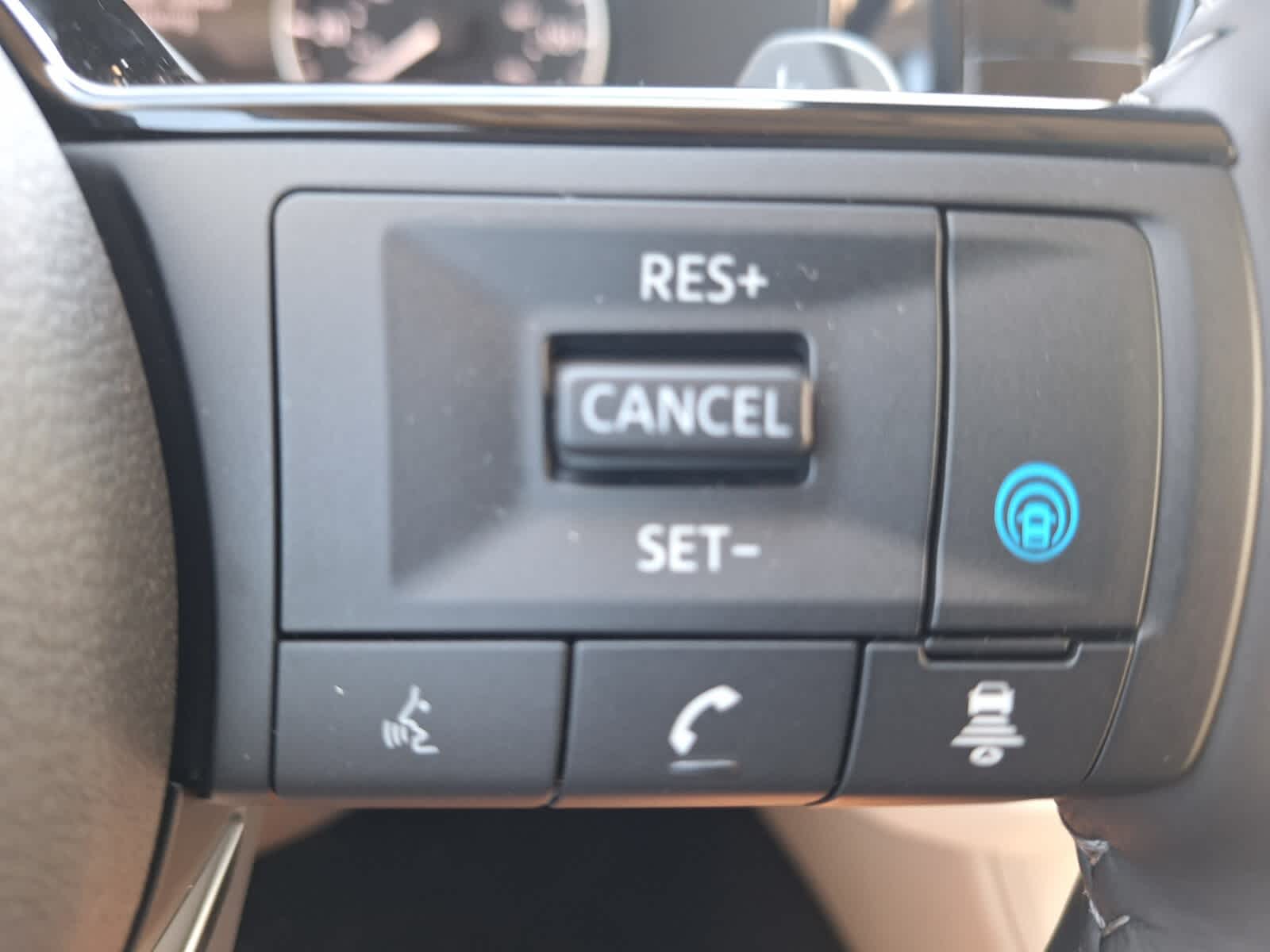 2025 Nissan Pathfinder SL photo 14