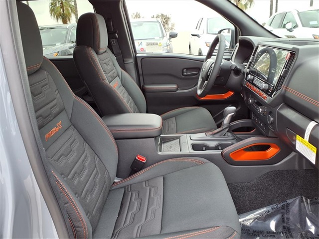 2026 Nissan Frontier Crew Cab PRO-X photo 4