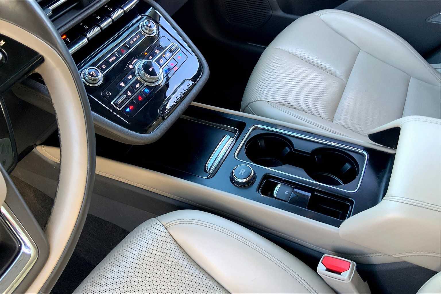2020 Lincoln Corsair Standard photo 14