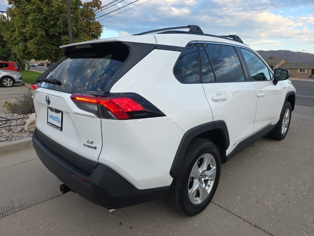 2020 Toyota RAV4 Hybrid LE photo 2