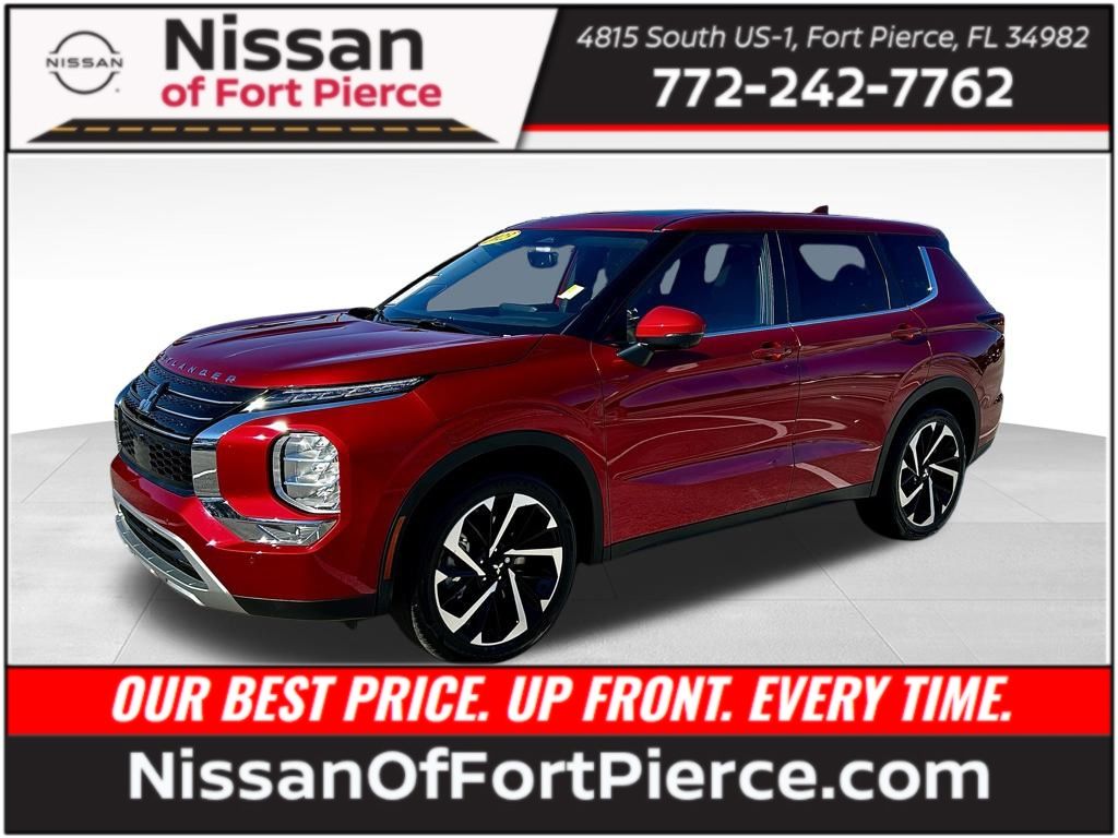 2023 Mitsubishi Outlander SE's photo