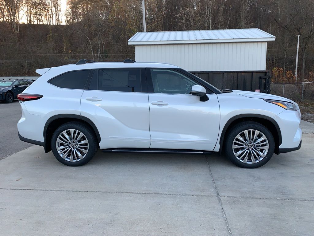 2026 Toyota Highlander XLE XSE Platinum Limited photo 2