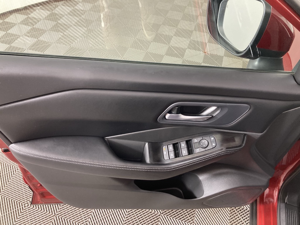 2024 Nissan Rogue SV photo 3