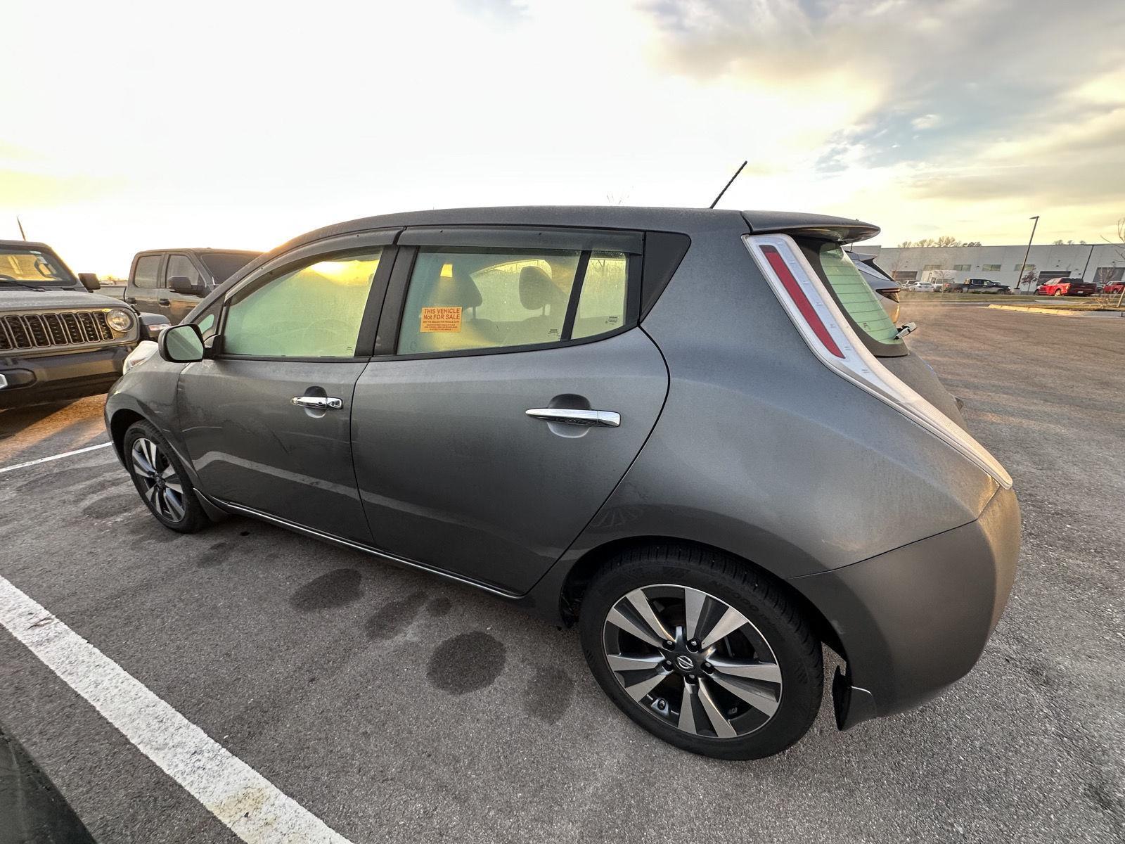 Used 2017 Nissan LEAF SL with VIN 1N4BZ0CP8HC303292 for sale in Kansas City