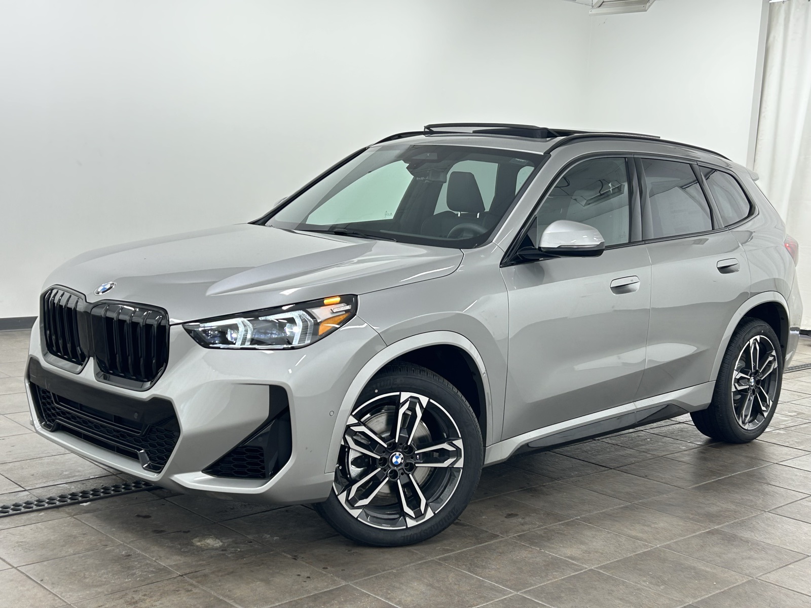 2026 BMW X1 28i's photo