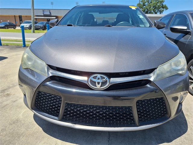 2016 Toyota Camry SE photo 2