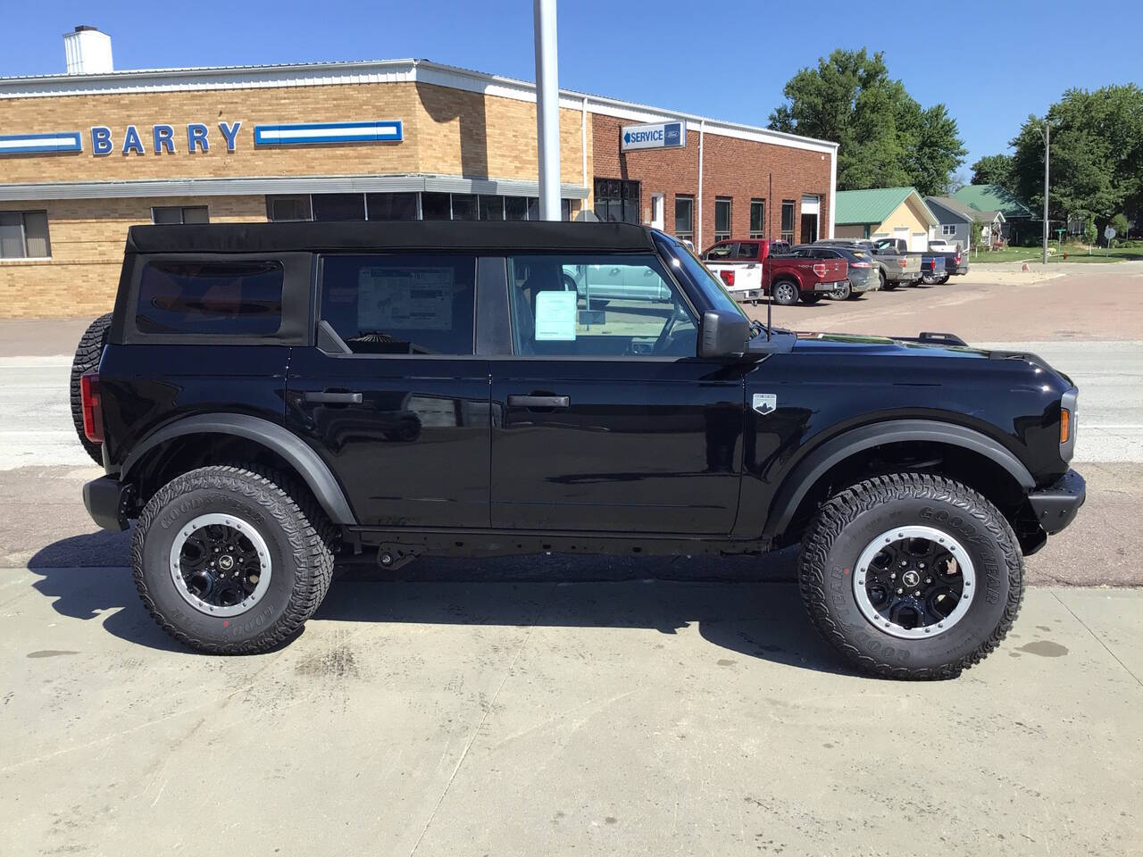 2024 Ford Bronco Big Bend photo 2