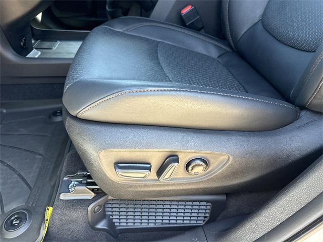 2025 Toyota Sienna Platinum photo 12