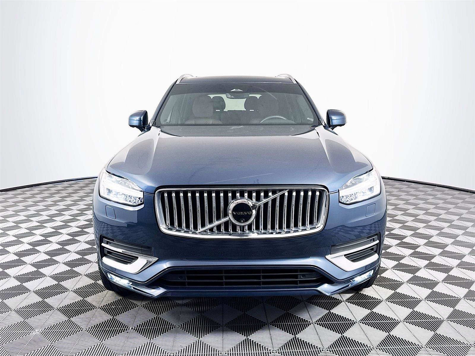 2024 Volvo XC90 B5 Plus photo 2