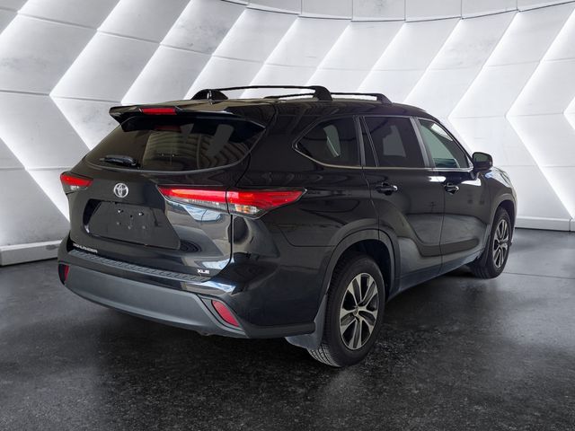 2023 Toyota Highlander L photo 3