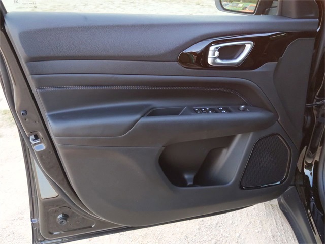 2026 Jeep Compass Latitude Altitude photo 11