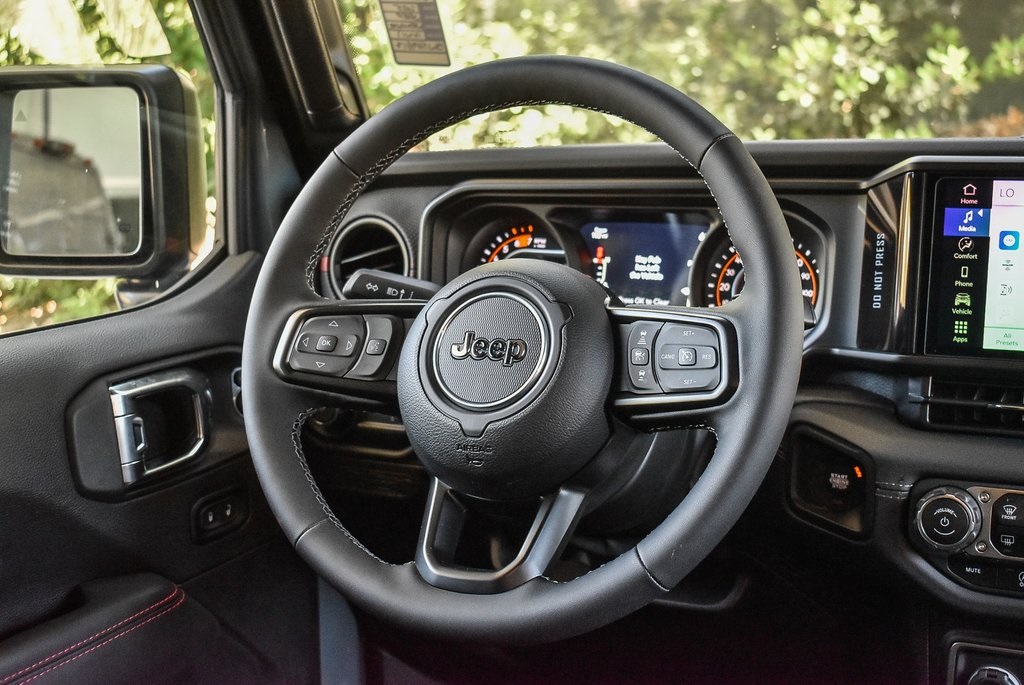 2025 Jeep Wrangler Rubicon photo 13