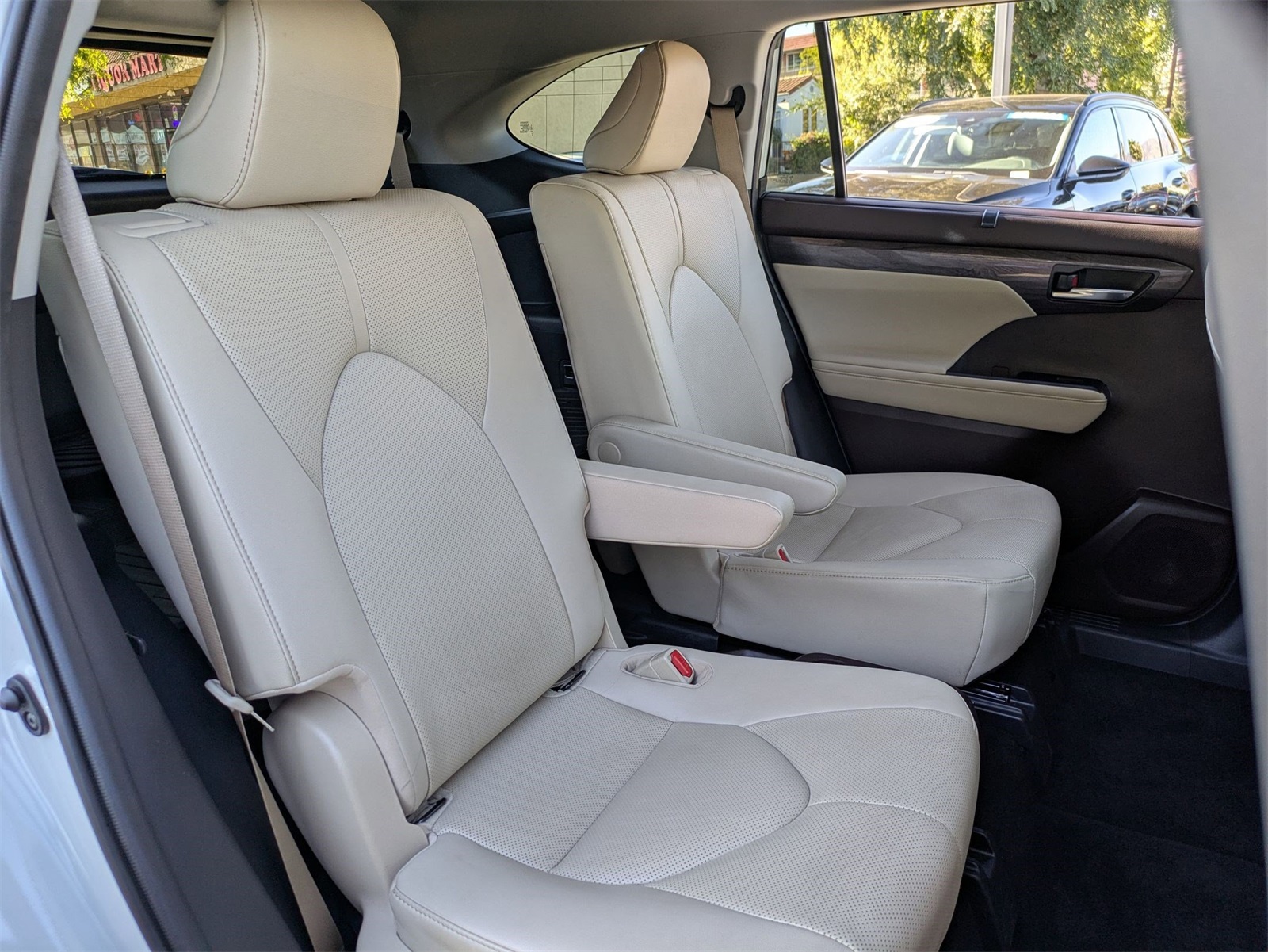 2020 Toyota Highlander Limited photo 25
