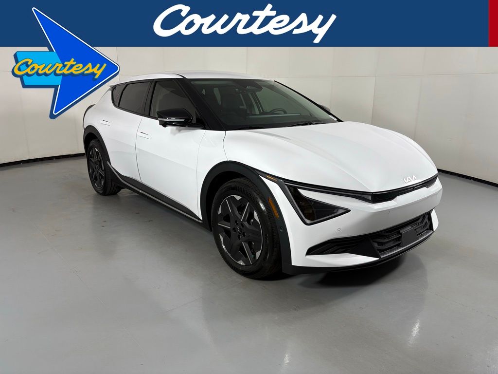 2025 Kia EV6 Light L/R's photo