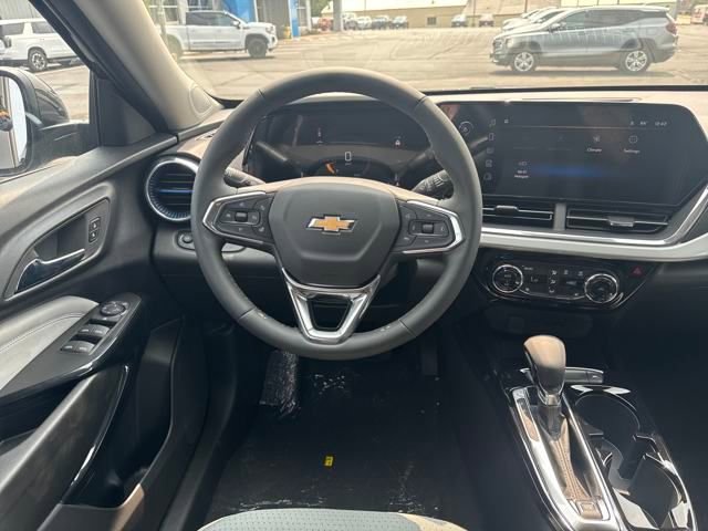 2025 Chevrolet Trax LT photo 24