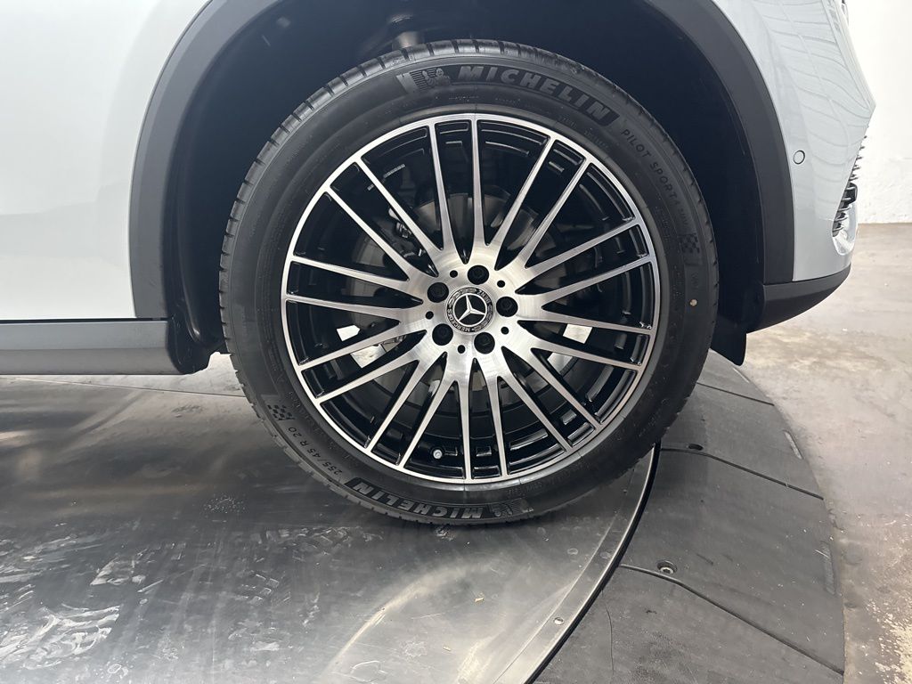 2026 Mercedes Benz GLC 300 photo 5