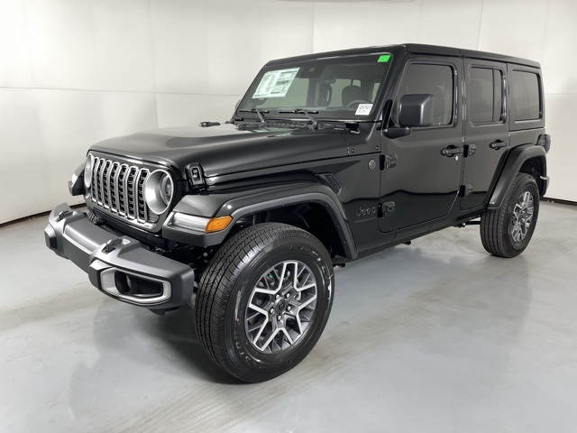 2025 Jeep Wrangler Sahara photo 4