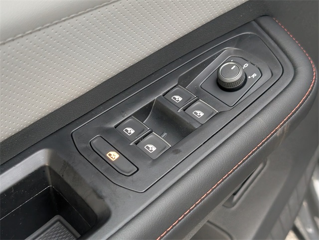 2025 Volkswagen Atlas Peak Edition SE photo 8