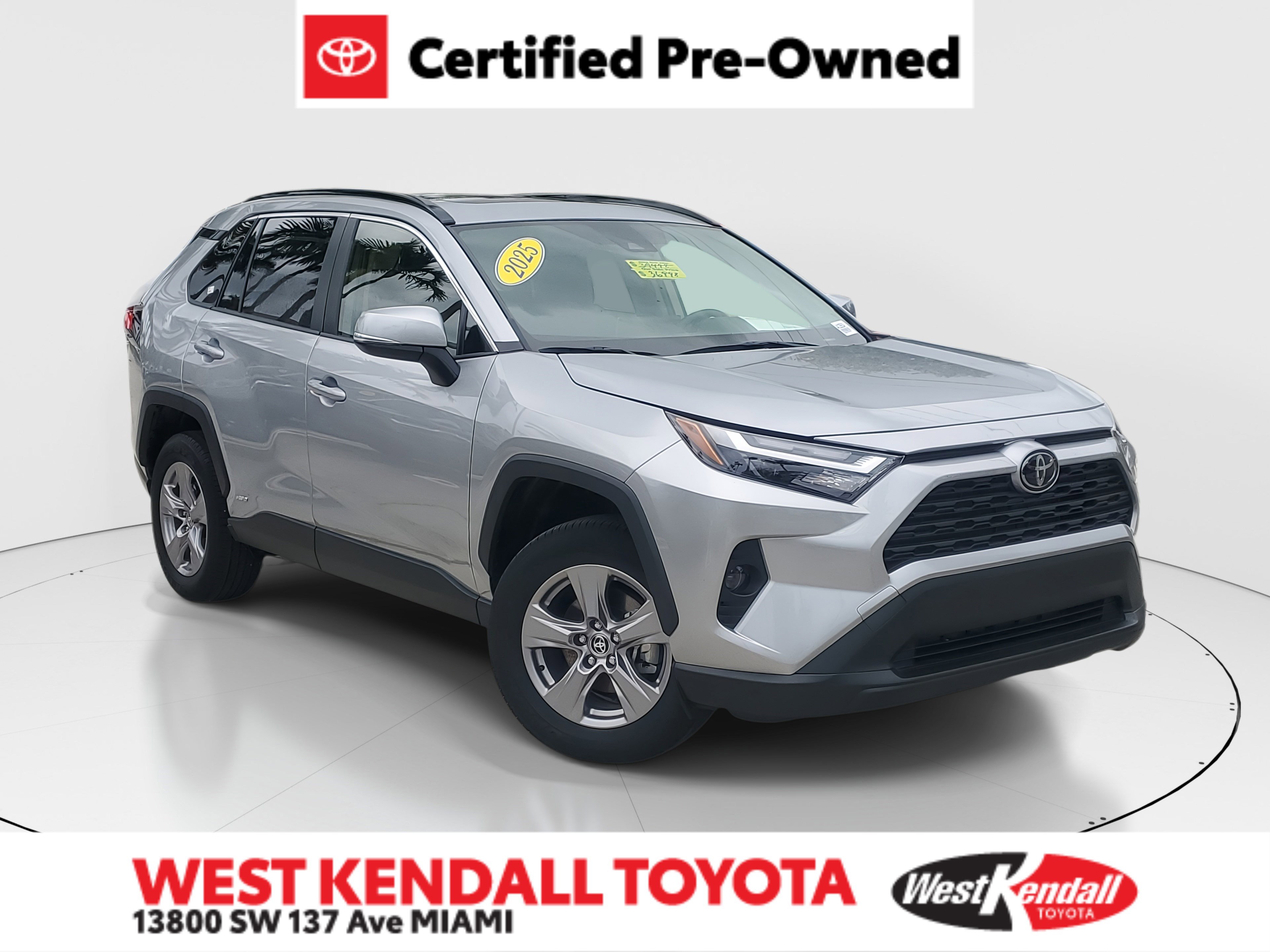 2025 Toyota RAV4 XLE's photo