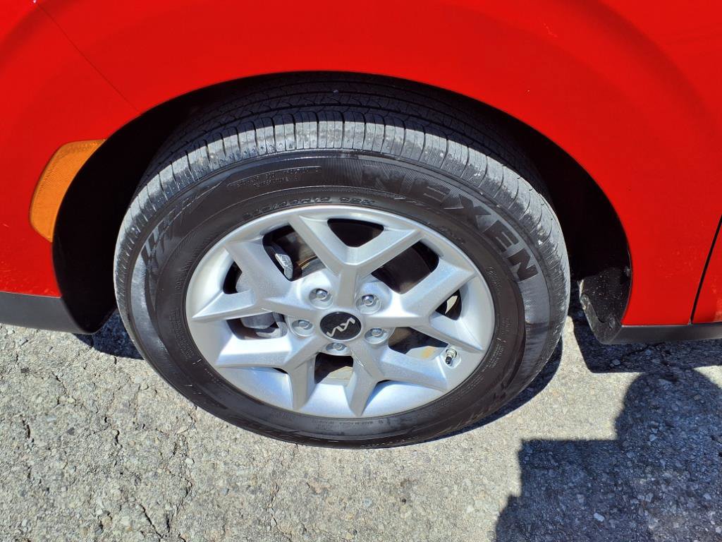 2024 Kia Soul LX photo 3