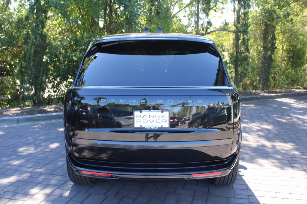 2025 Land Rover Range Rover SE photo 4
