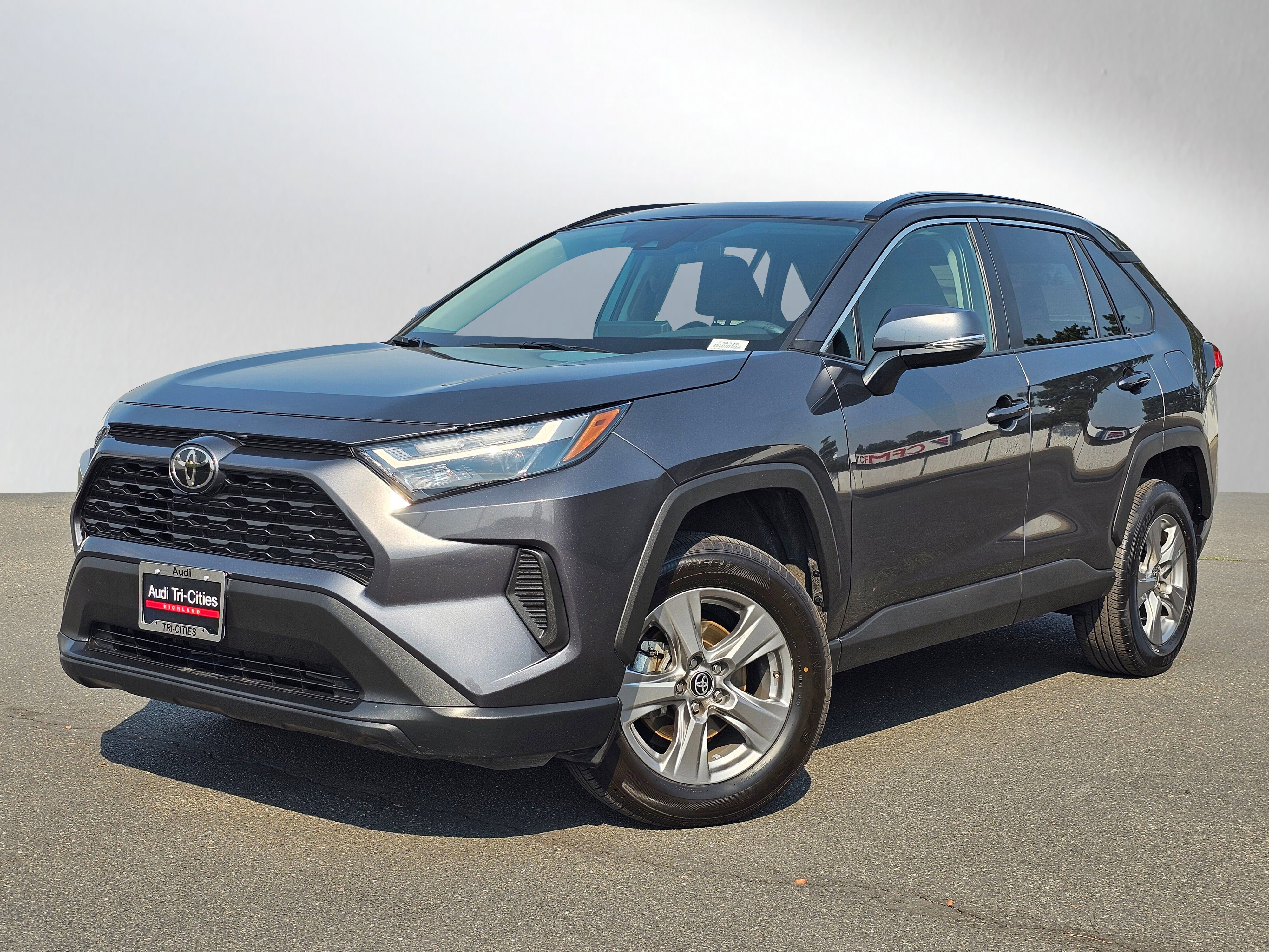 2024 Toyota RAV4 XLE's photo