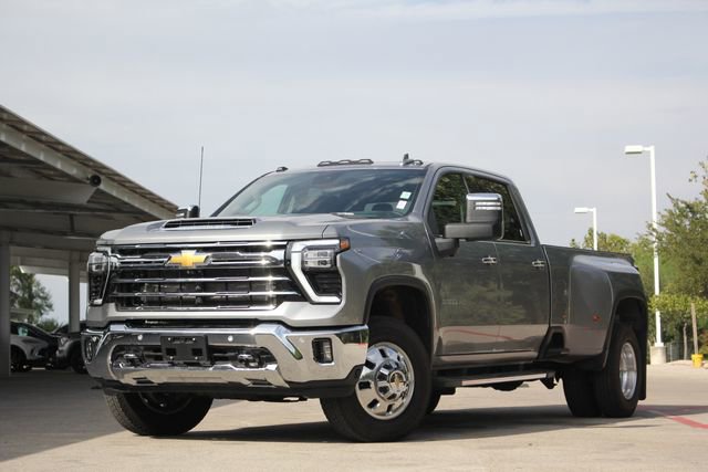 2025 Chevrolet Silverado 3500HD LTZ photo 2