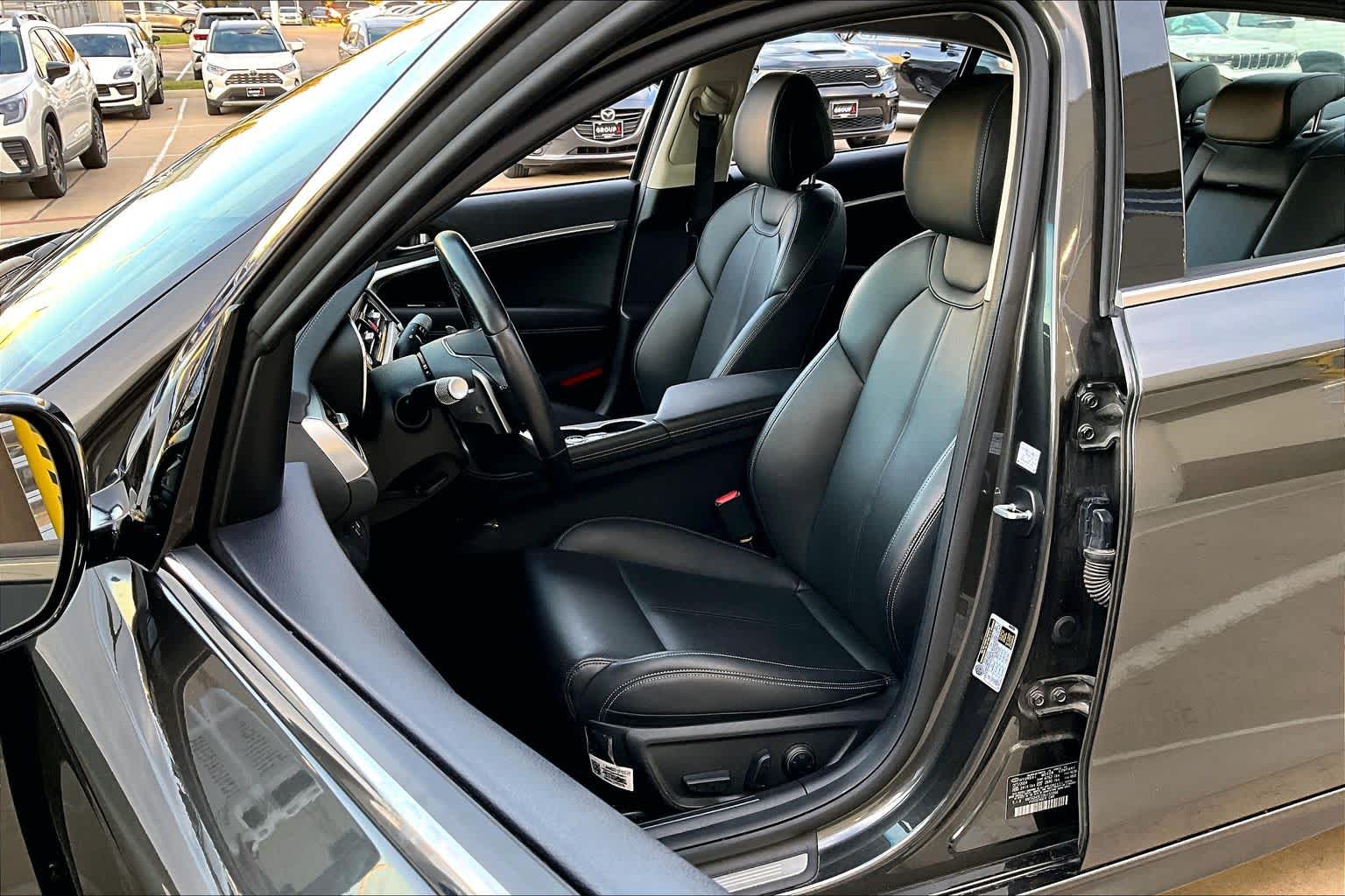 2025 Genesis G70 2.5T photo 4