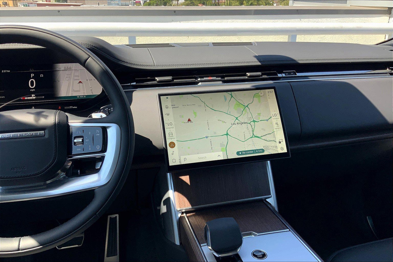 2025 Land Rover Range Rover SE photo 4