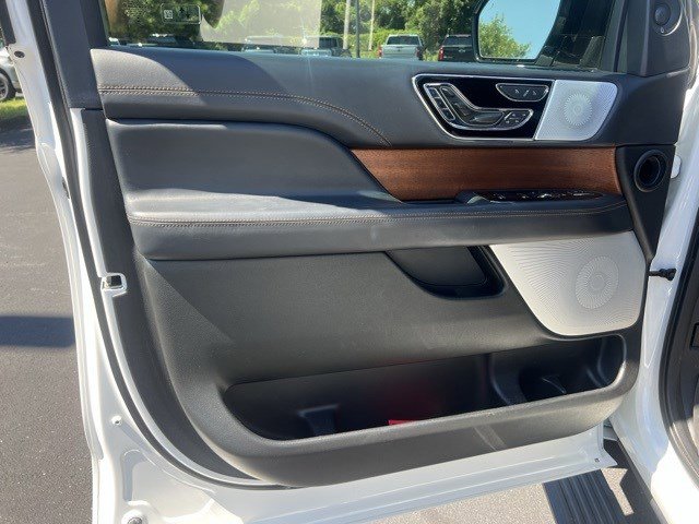 2023 Lincoln Navigator L photo 16