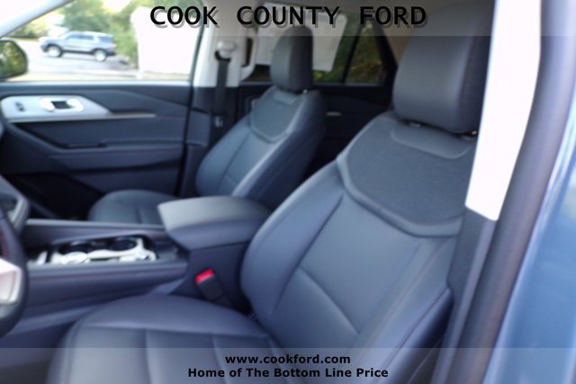 2025 Ford Explorer photo 13
