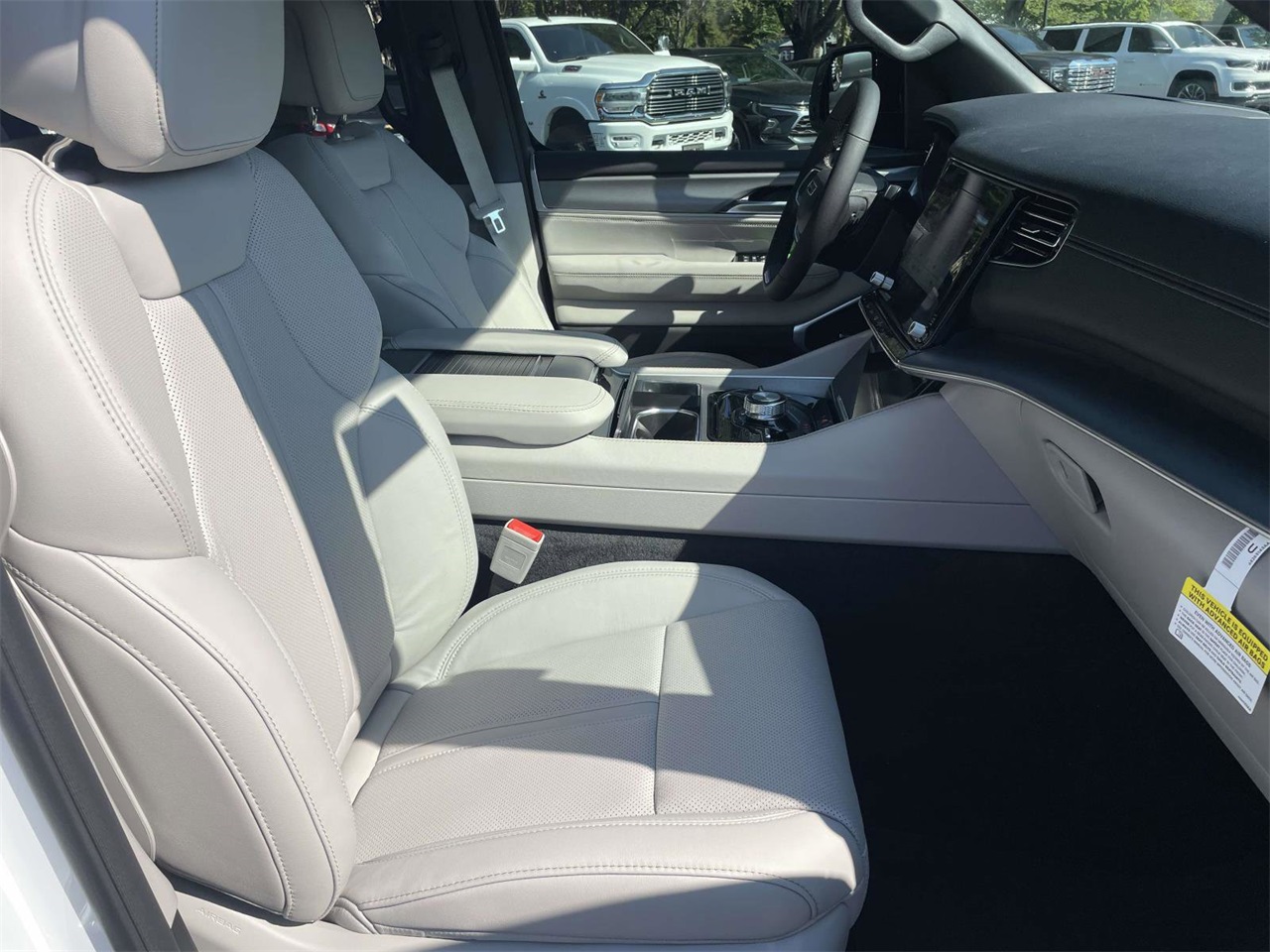 2025 Jeep Wagoneer Series III photo 25
