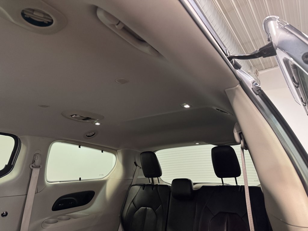 2018 Chrysler Pacifica Limited photo 10