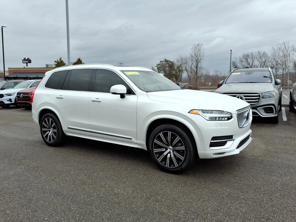 2023 Volvo XC90 Plus's photo