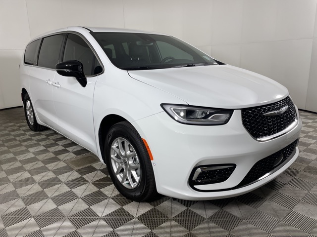 2025 Chrysler Pacifica photo 2