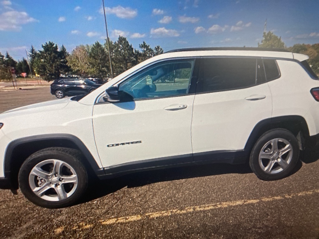 2023 Jeep Compass Latitude photo 4