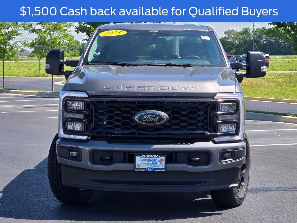 2025 Ford F-250 XLT photo 2