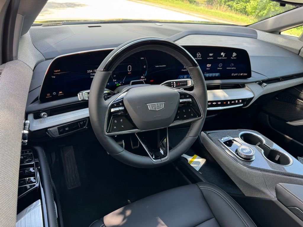 2025 Cadillac Optiq Luxury photo 3