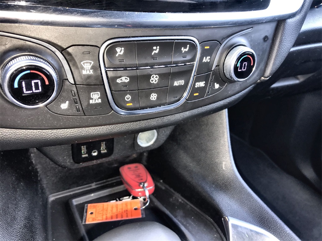 2023 Chevrolet Traverse Leather photo 17