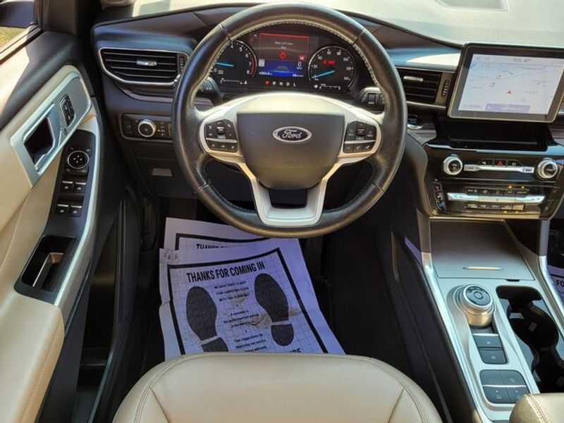 2023 Ford Explorer Limited photo 3