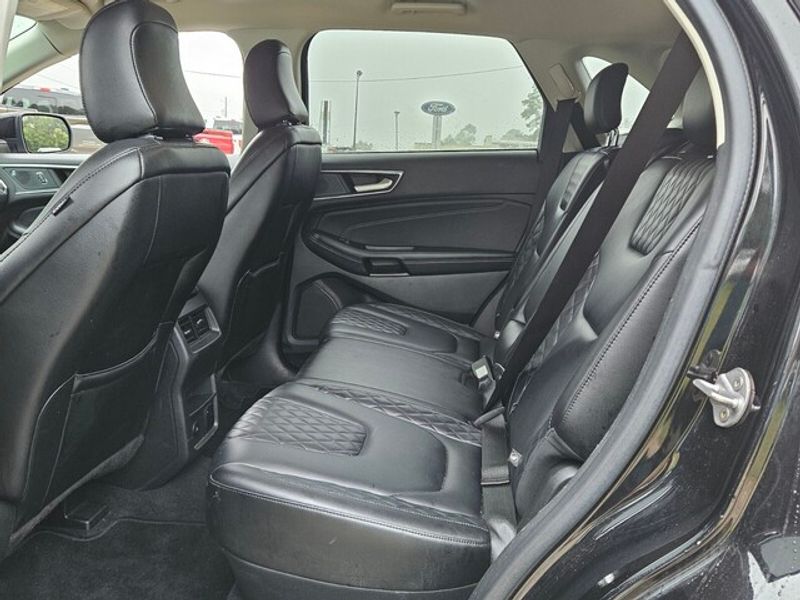 2023 Ford Edge Titanium photo 5