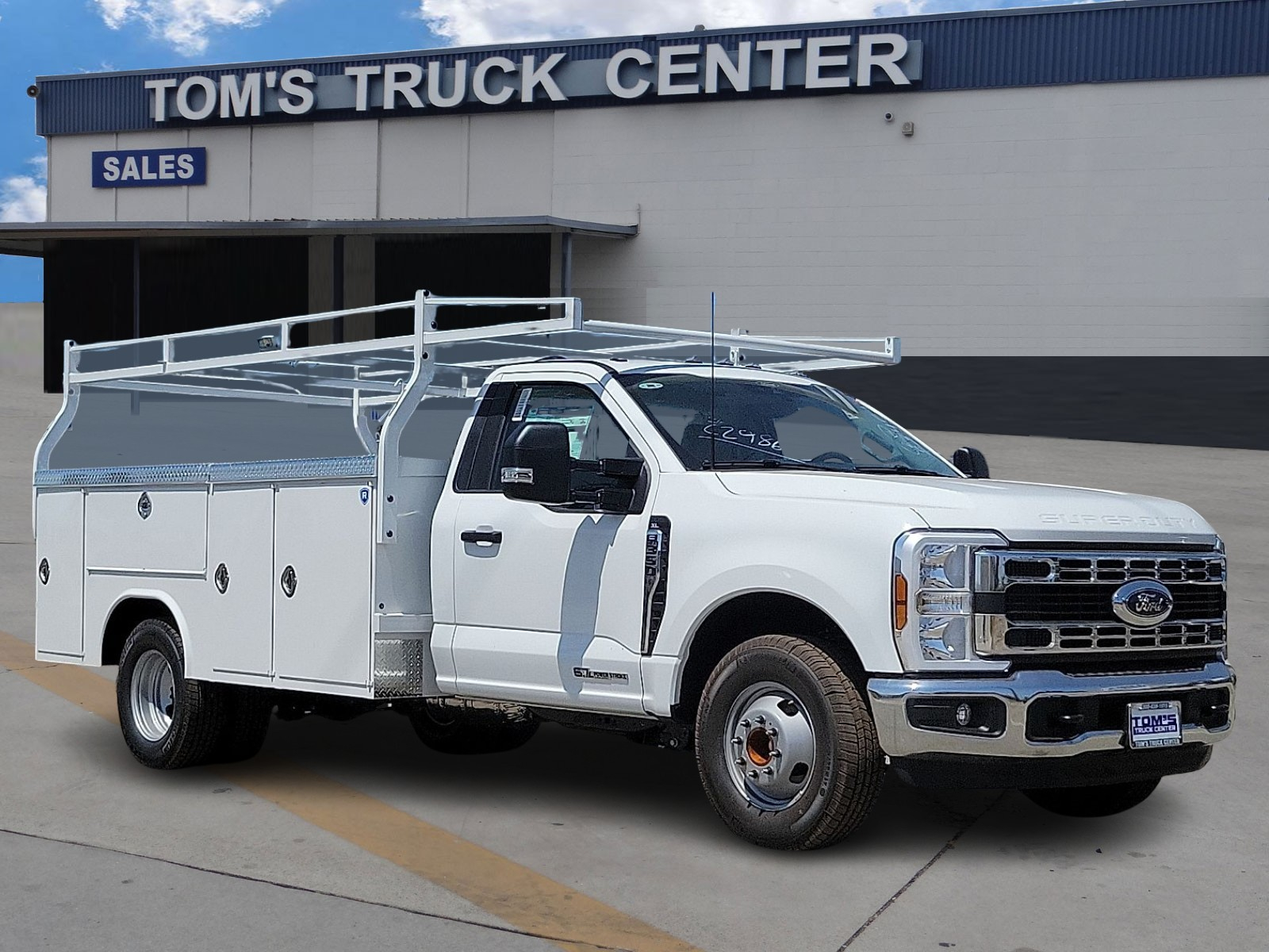 2025 Ford F-350 Super Duty Chassis Cab XL's photo