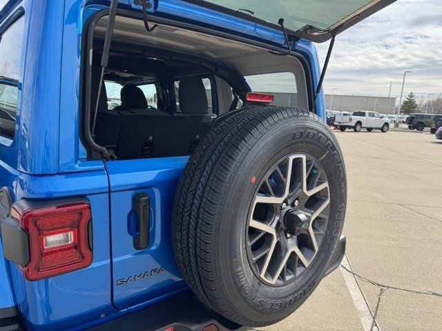 2025 Jeep Wrangler Sahara photo 26